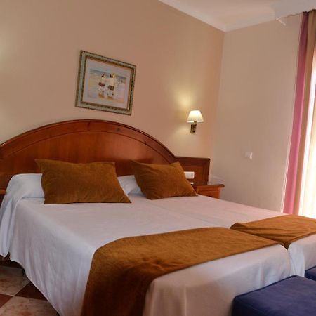 קוניל דה לה פרונטרה Hostal Cabo Roche מראה חיצוני תמונה
