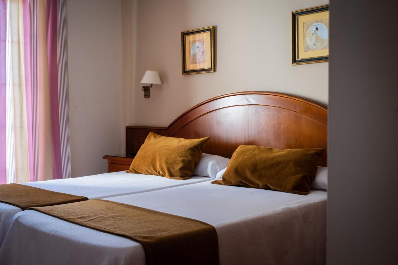 קוניל דה לה פרונטרה Hostal Cabo Roche מראה חיצוני תמונה