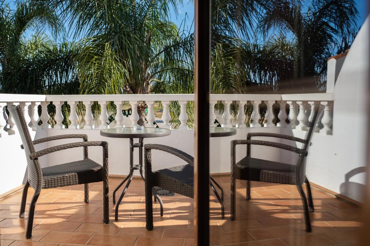 קוניל דה לה פרונטרה Hostal Cabo Roche מראה חיצוני תמונה