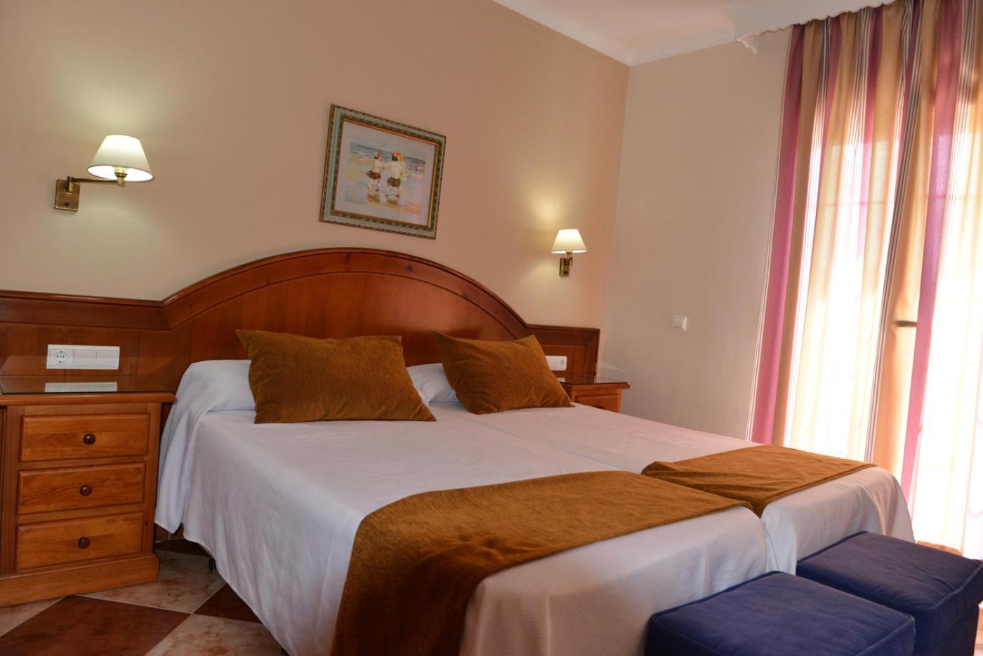 קוניל דה לה פרונטרה Hostal Cabo Roche מראה חיצוני תמונה
